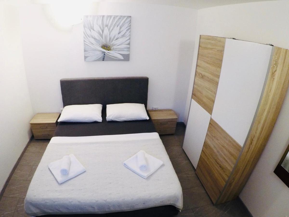 Apartments Lopac جادرانوفو المظهر الخارجي الصورة
