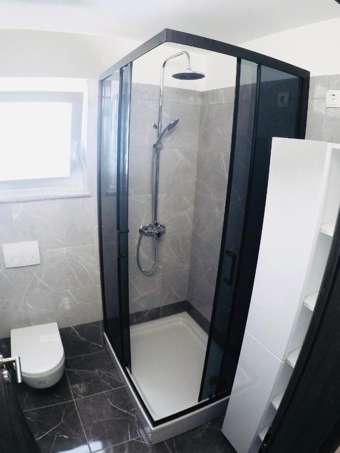 Apartments Lopac جادرانوفو المظهر الخارجي الصورة