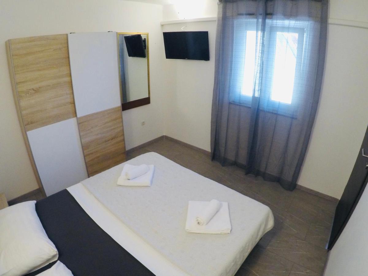 Apartments Lopac جادرانوفو المظهر الخارجي الصورة