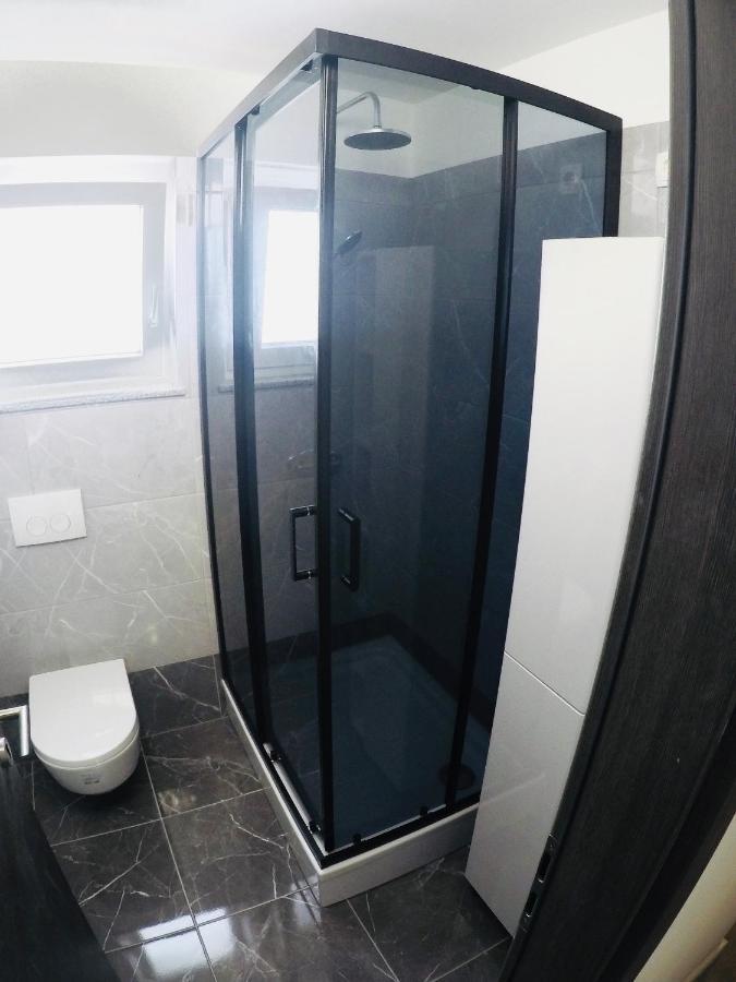 Apartments Lopac جادرانوفو المظهر الخارجي الصورة