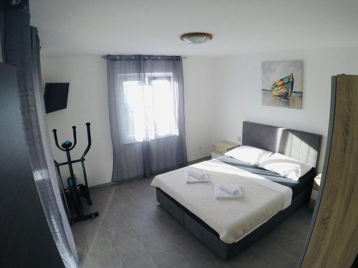 Apartments Lopac جادرانوفو المظهر الخارجي الصورة