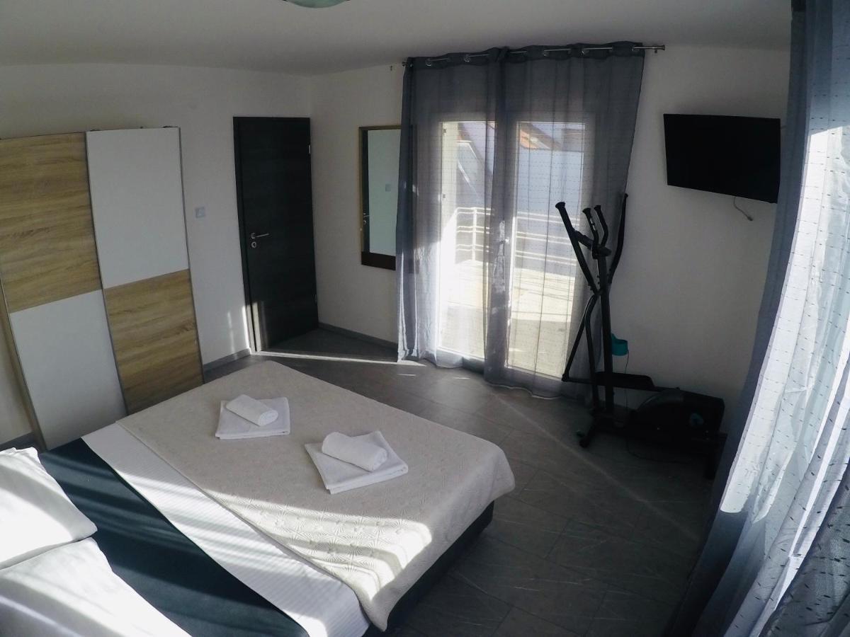 Apartments Lopac جادرانوفو المظهر الخارجي الصورة