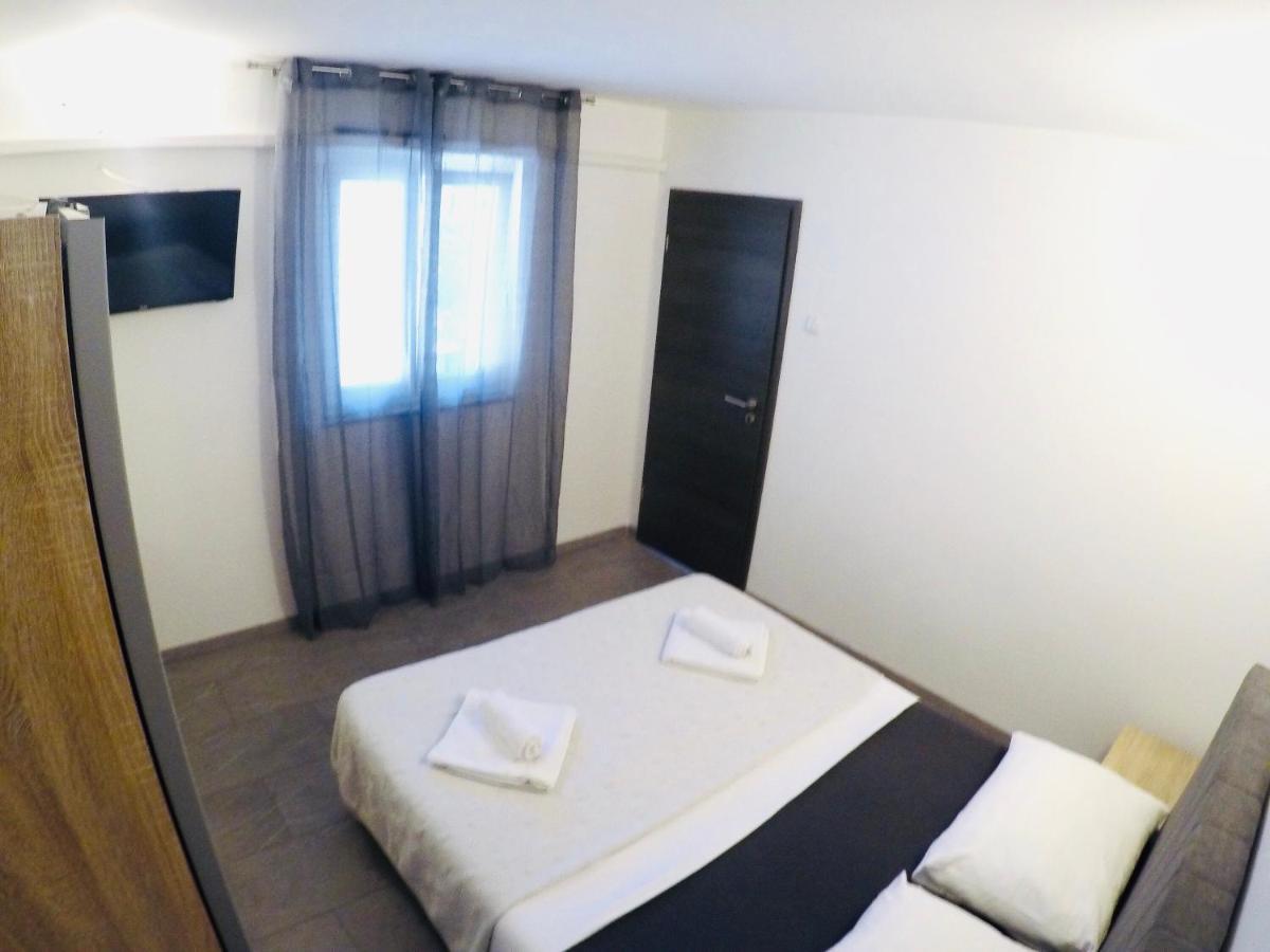 Apartments Lopac جادرانوفو المظهر الخارجي الصورة