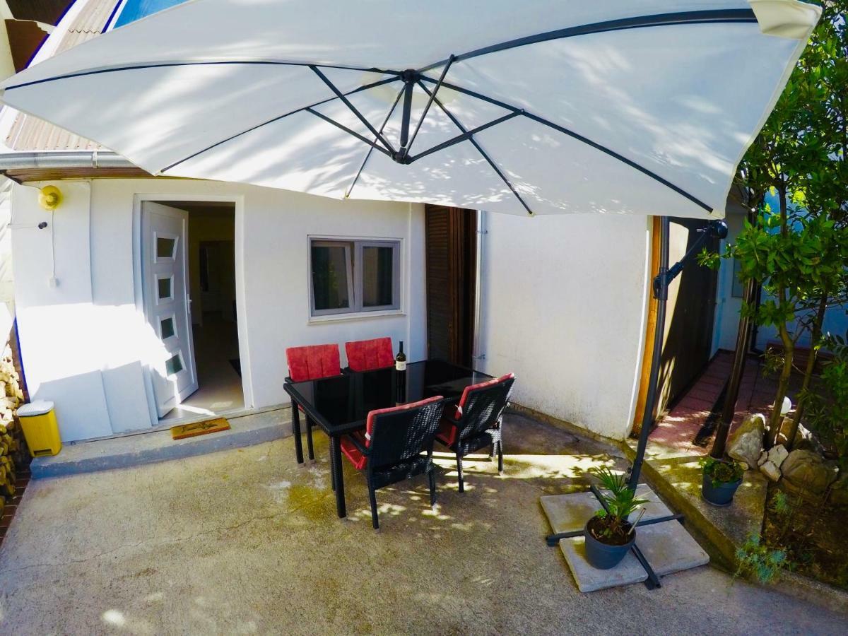 Apartments Lopac جادرانوفو المظهر الخارجي الصورة